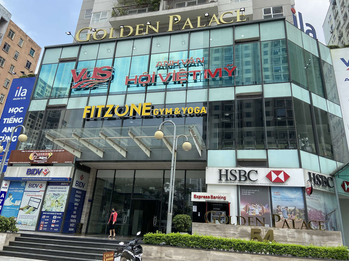 Th&aacute;ng 3.2004, UBND TP H&agrave; Nội c&oacute; văn bản giao cho Handico l&agrave; doanh nghiệp 100% vốn nh&agrave; nước l&agrave;m chủ đầu tư, nghi&ecirc;n cứu lập dự &aacute;n đầu tư x&acirc;y dựng nh&agrave; để xe &ocirc; t&ocirc; cao tầng tại khu đất C3 theo quy hoạch được duyệt. Đ&acirc;y l&agrave; dự &aacute;n x&acirc;y dựng c&ocirc;ng tr&igrave;nh c&ocirc;ng cộng th&agrave;nh phố, g&oacute;p phần đảm bảo an sinh x&atilde; hội.  Năm 2006, UBND TP H&agrave; Nội c&oacute; 2 văn bản điều chỉnh quy hoạch tổng mặt bằng c&ocirc;ng tr&igrave;nh nh&agrave; để xe cao tầng tại khu đất C3. Đến th&aacute;ng 10/2008, UBND TP H&agrave; Nội cấp giấy chứng nhận đầu tư cho dự &aacute;n nh&agrave; để xe kết hợp văn ph&ograve;ng tại &ocirc; đất n&agrave;y, chủ đầu tư l&agrave; Handico.  Ng&agrave;y 18/5/2009, UBND TP H&agrave; Nội c&oacute; quyết định thu hồi v&agrave; giao 2.408 m2 đất ở khu C3 cho Handico thu&ecirc; đất thực hiện dự &aacute;n nh&agrave; để xe kết hợp văn ph&ograve;ng.