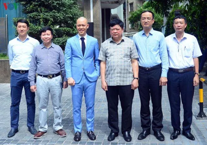 VOV phối hợp với CenGroup mở cây 'ATM gạo yêu thương' - 1