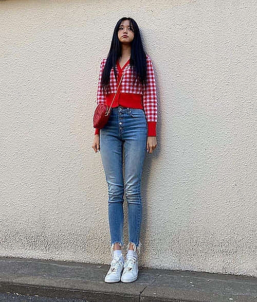 Jang Won Young diện jeans khoe đôi chân 'búp bê sống'