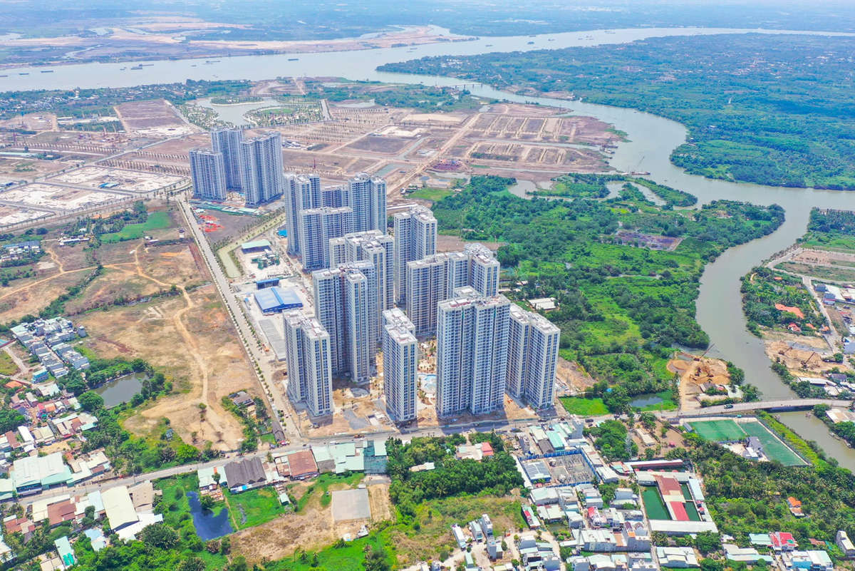 Nhiều khu đô thị hiện đại đang thành hình ở khu Đông. Ảnh: M. Tú