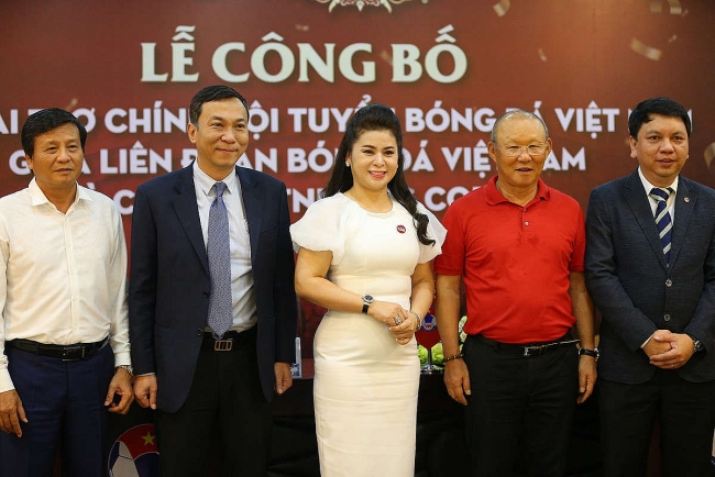 King Coffee - trao trọn niềm tin cho bóng đá Việt Nam