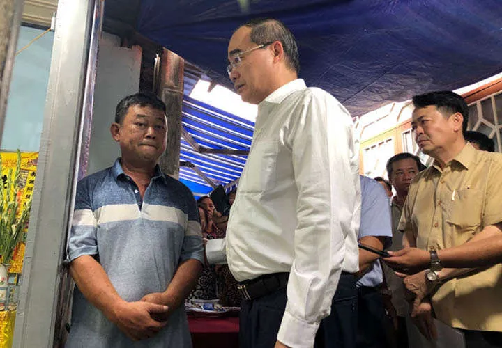 Bí thư Nguyễn Thiện Nhân đến chia buồn gia đình học sinh bị cây đè thiệt mạng - 1