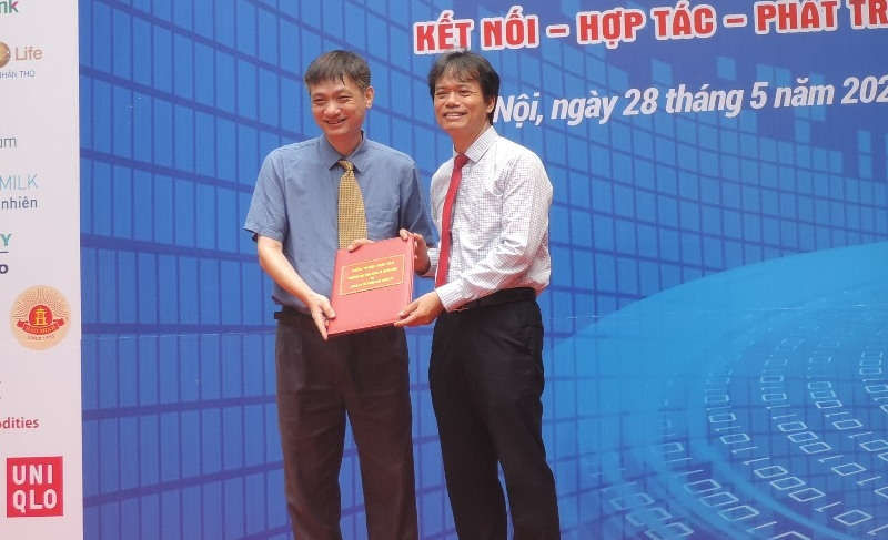 Lễ ký kết thỏa thuận hợp tác tài trợ và xây dựng nền tảng hướng nghiệp và việc làm