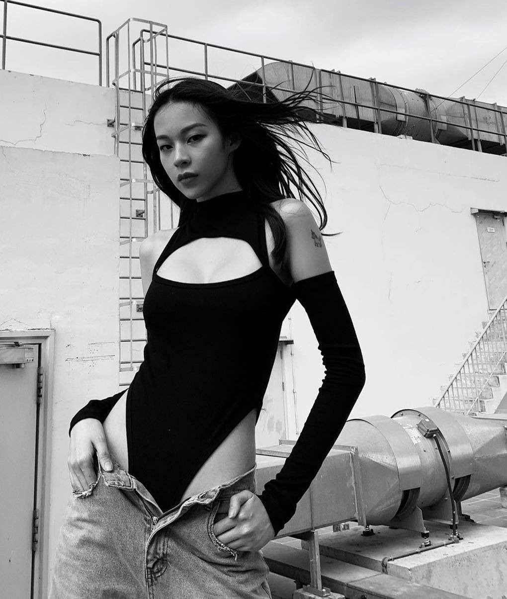 Mỹ nhân Việt đụng mốt áo 'gái hư' cắt xẻ tứ bề - Ảnh 6
