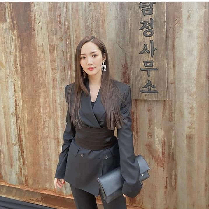 Lần đầu thấy Jennie (Black Pink) lép vé phong cách khi &quot;đụng hàng&quot; với đàn chị Park Min Young