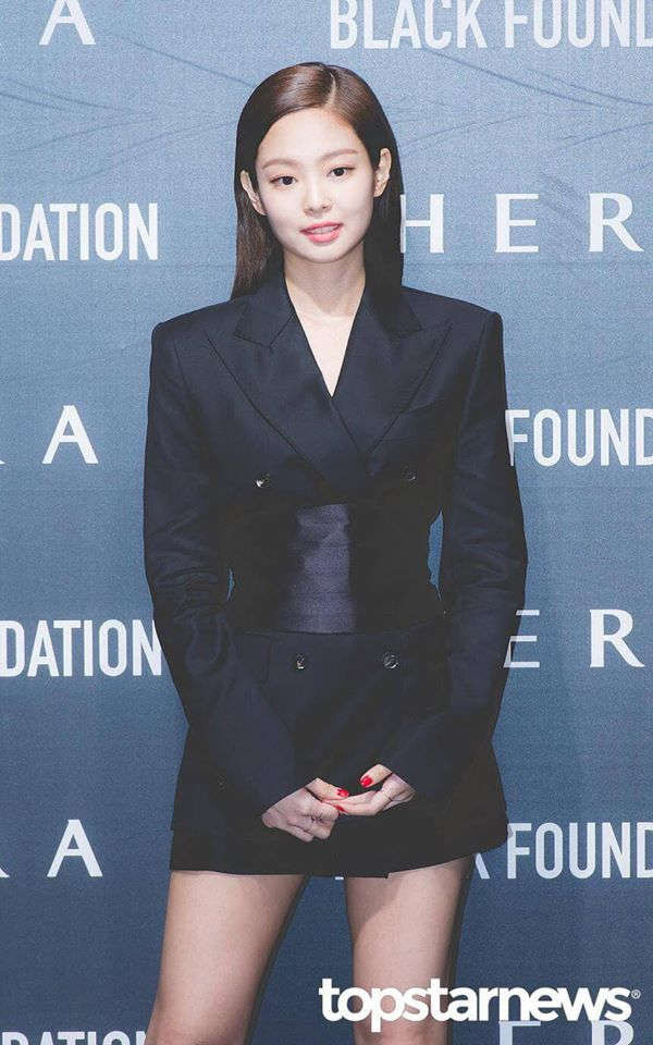 Lần đầu thấy Jennie (Black Pink) lép vé phong cách khi 'đụng hàng' với đàn chị Park Min Young - Ảnh 4