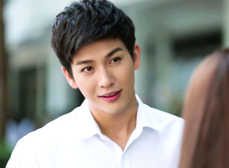 Nhận dạng tướng mạo đàn ông trăng hoa, là người theo chủ nghĩa 'một vợ nhiều bồ' - Ảnh 1 dan ong trang hoa 1