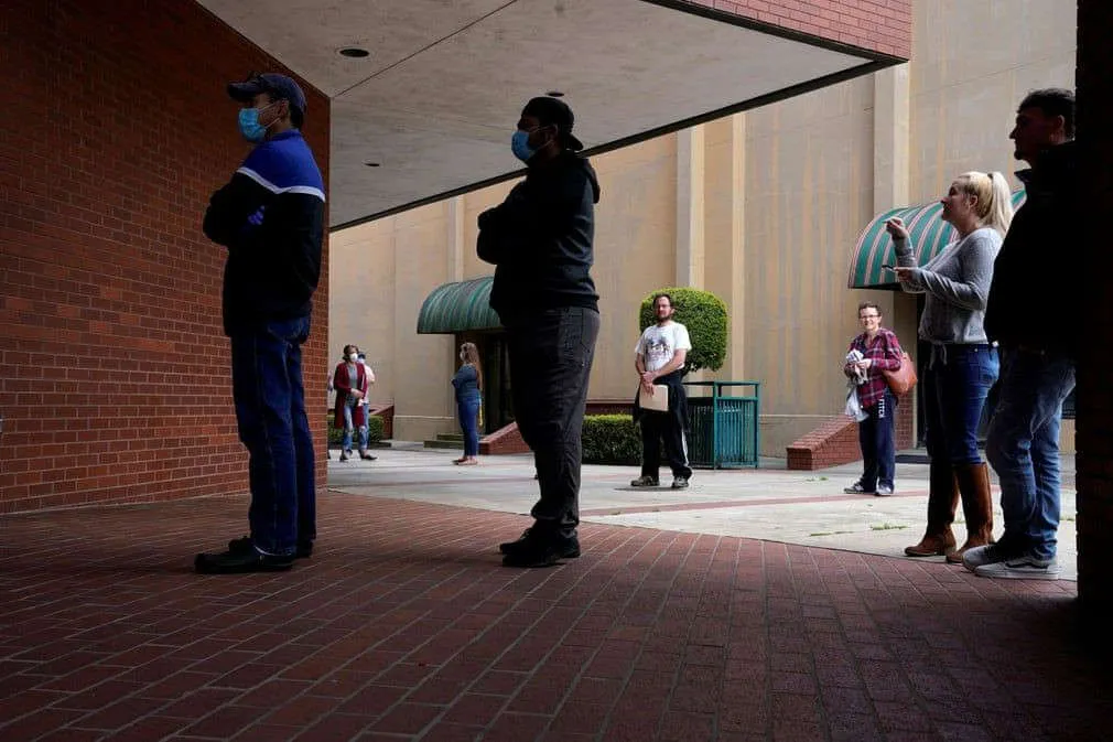 the gioi doi pho voi lan song that nghiep vi dai dich covid-19 hinh 1