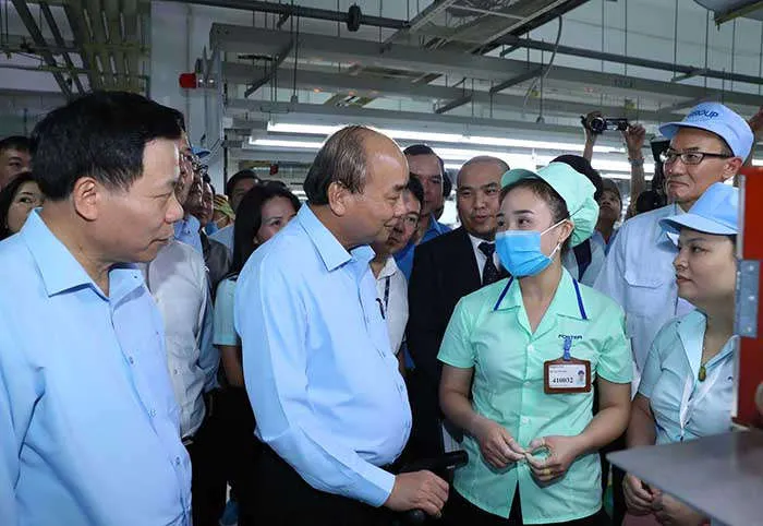 Thủ tướng: Đảm bảo công nhân 'đi sớm về khuya, không bị đe dọa tính mạng' - 1