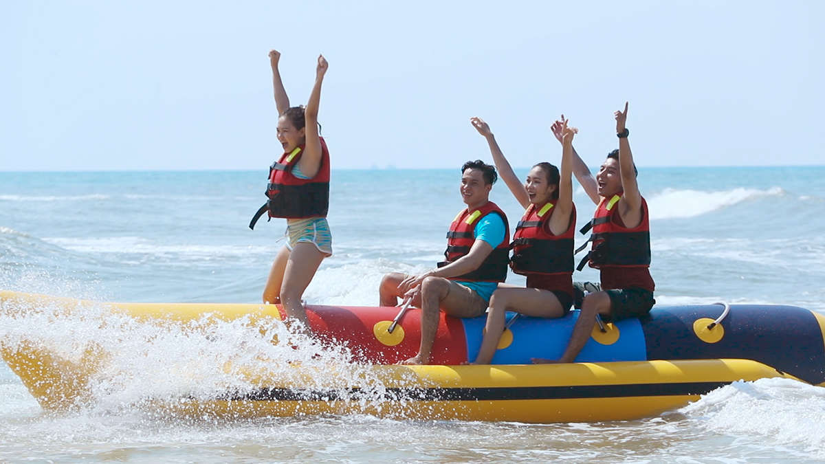 Khai trương dịch vụ thể thao dưới nước đầu tiên tại bãi biển Thuận An - Huế - 1