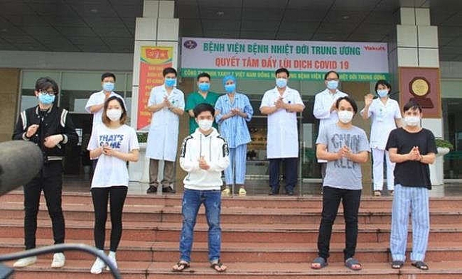 Thêm 4 trường hợp mắc COVID-19 khỏi bệnh, Việt Nam chữa khỏi 297 ca