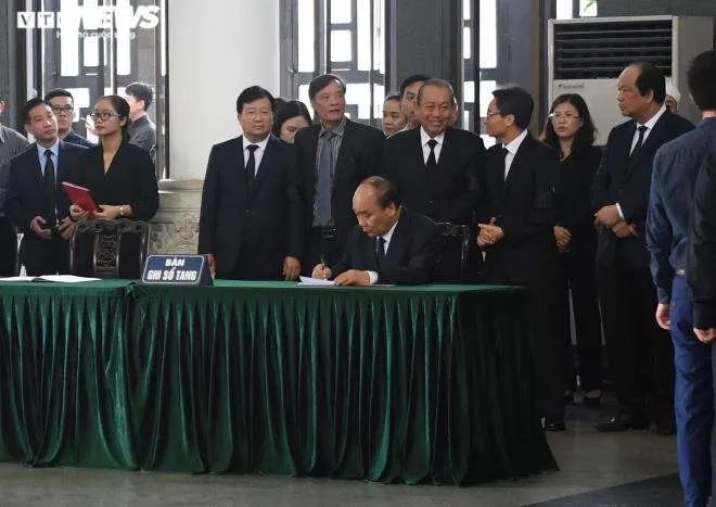 Ảnh: Lãnh đạo Đảng, Nhà nước viếng nguyên Chủ nhiệm Văn phòng Quốc hội Vũ Mão - 5
