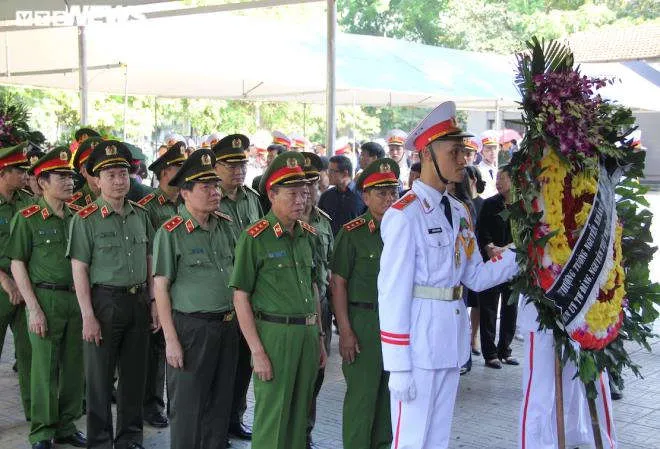 Ảnh: Lãnh đạo Đảng, Nhà nước viếng nguyên Chủ nhiệm Văn phòng Quốc hội Vũ Mão - 17