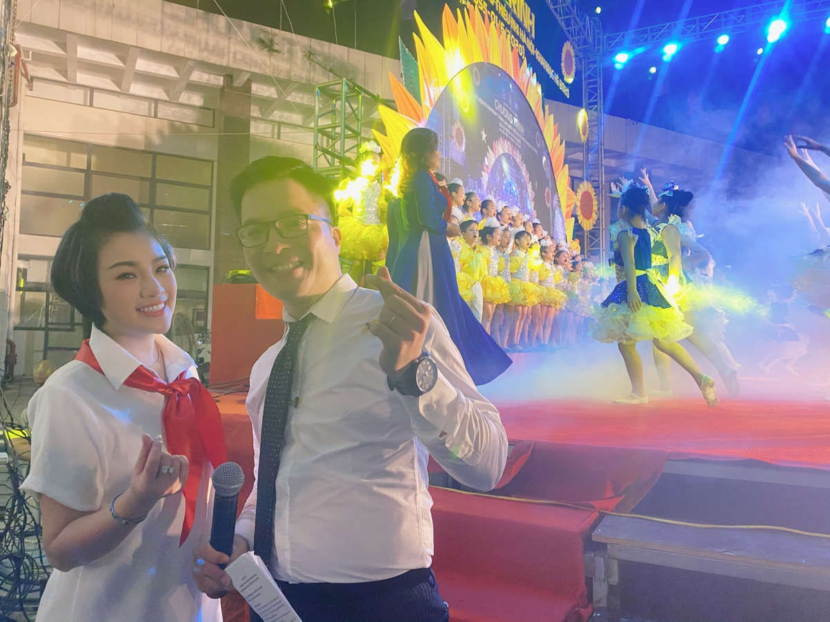 Ngọc Khuê lưu giữ kỷ niệm tại Cung Thiếu nhi Hà Nội cùng MC Lê Bảo An - VTV6