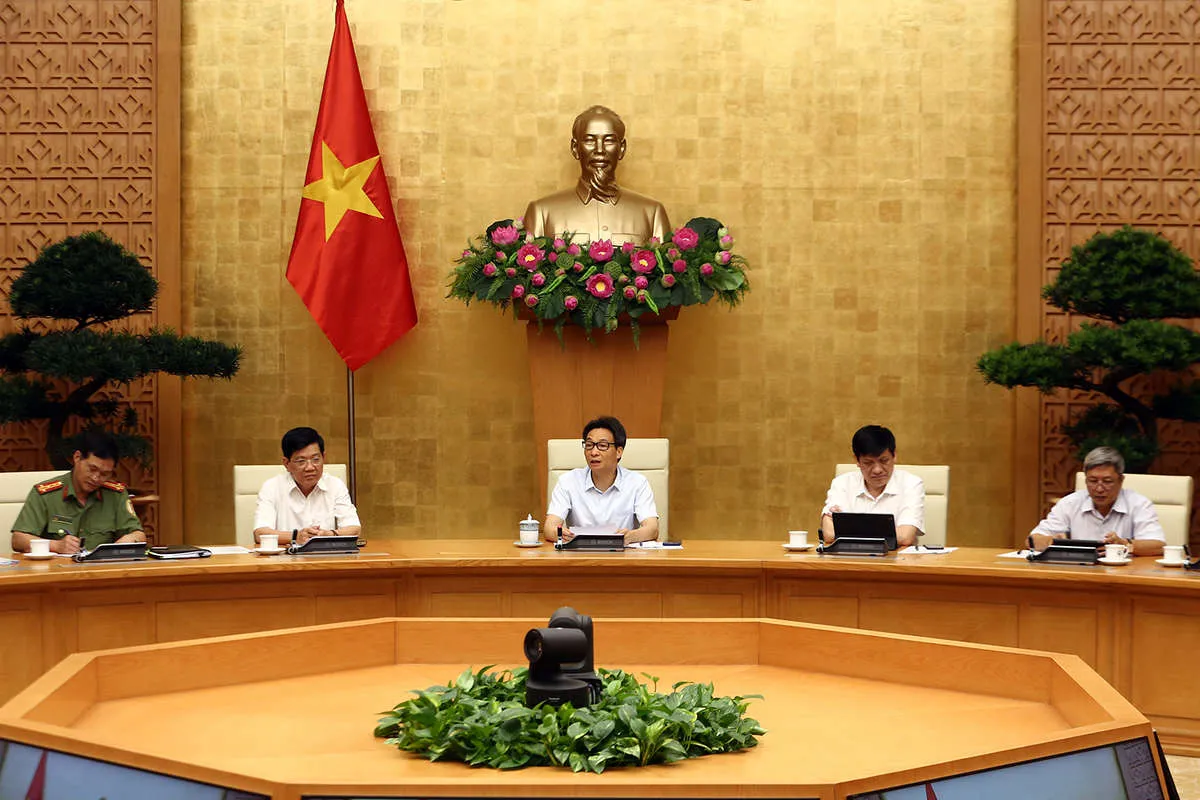 Chống COVID-19: Thống nhất mục tiêu kép, không đóng cửa với nước ngoài - 1