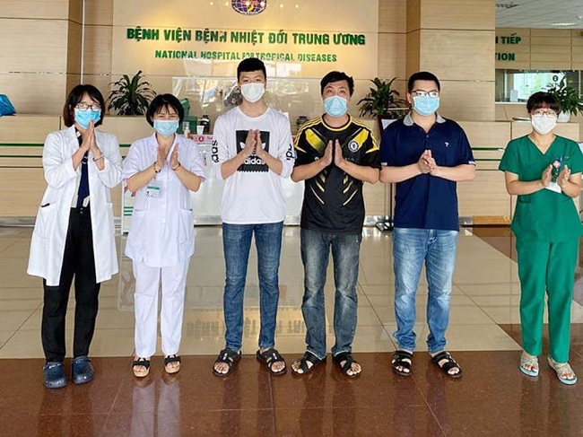 Thêm 5 bệnh nhân mắc COVID-19 trở về từ Nga được công bố khỏi bệnh