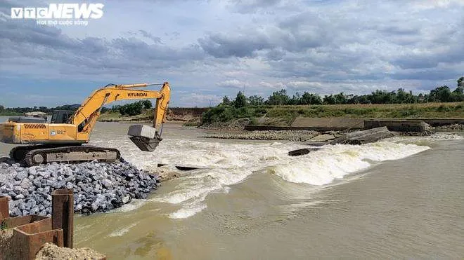 Đập nước ở Nghệ An vỡ giữa trời nắng hạn