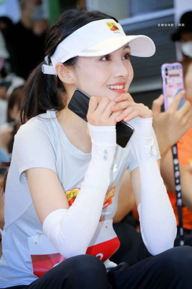 Trịnh Sảng mặc đồ thể thao vẫn lộ thân hình quá gầy - Ảnh 2