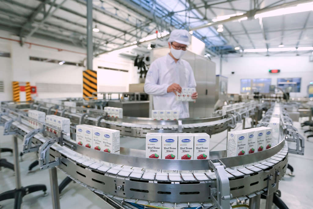 Dây chuyền sản xuất sản phẩm sữa hạt xuất khẩu của Vinamilk