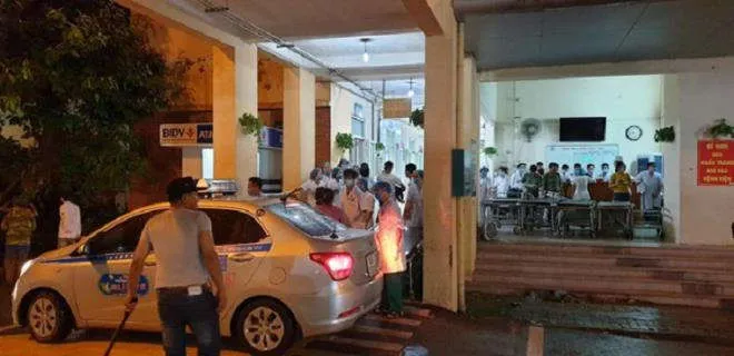 Hiện trường xưởng gỗ ở Vĩnh Ph&uacute;c bị lốc cuốn tan t&agrave;nh, hơn 20 người thương vong - 6