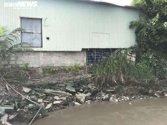 Nước đ&oacute;ng b&igrave;nh lấy từ mương nước thải từng được cung cấp cho học sinh tiểu học - 1