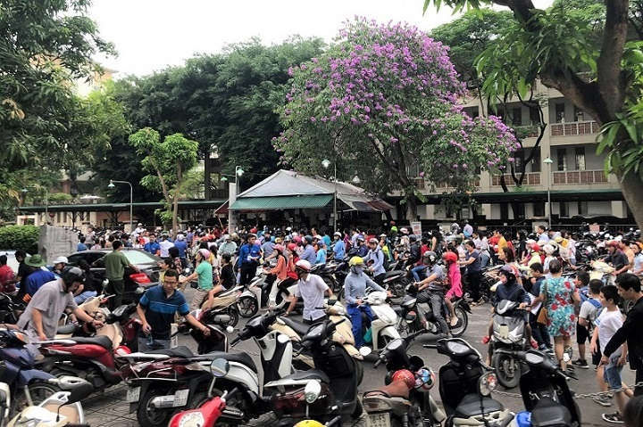 Phụ huynh chi tiền không tiếc, 'chạy đua' cho con luyện thi vào lớp 6 - 1