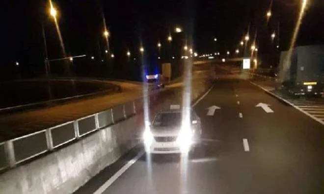 &Ocirc; t&ocirc; chạy ngược chiều trong đ&ecirc;m tr&ecirc;n cao tốc Đ&agrave; Nẵng &ndash; Quảng Ng&atilde;i - 1