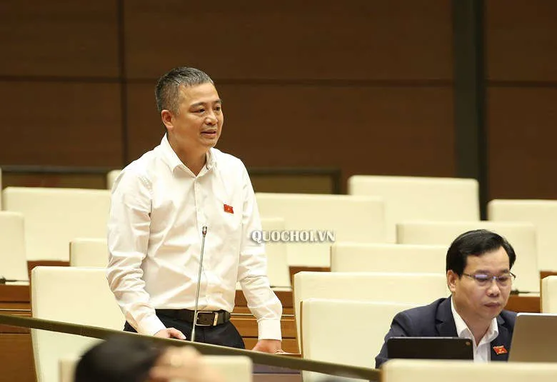 'Làn sóng lây nhiễm COVID-19 thứ hai đang lơ lửng trên đầu Việt Nam'