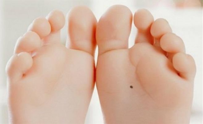 Bàn chân sở hữu tướng vàng son, gia chủ cả đời đi trên nhung lụa - Ảnh 1