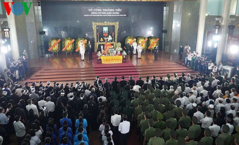 anh: le truy dieu, tien dua nha tinh bao tran quoc huong hinh 1