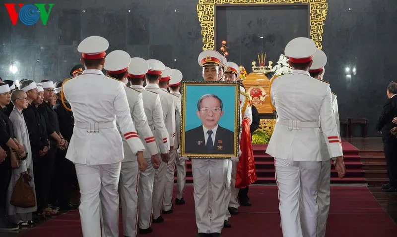 anh: le truy dieu, tien dua nha tinh bao tran quoc huong hinh 11