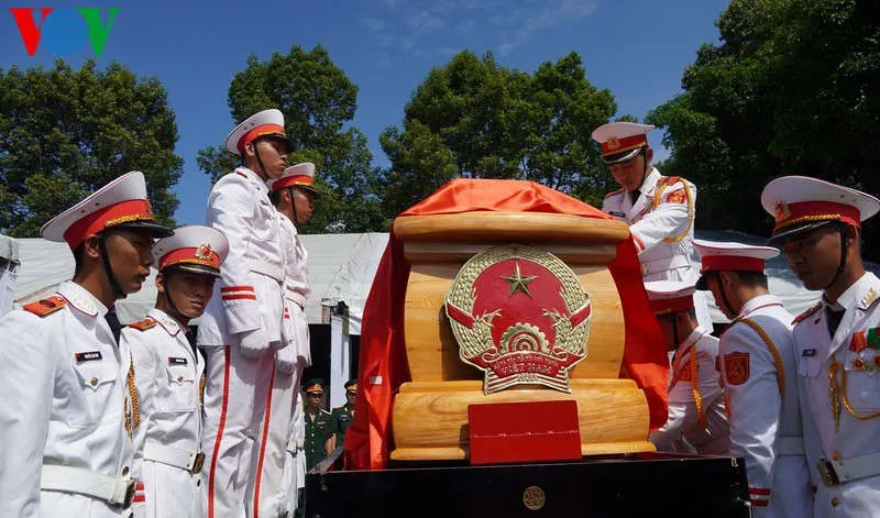 anh: le truy dieu, tien dua nha tinh bao tran quoc huong hinh 14