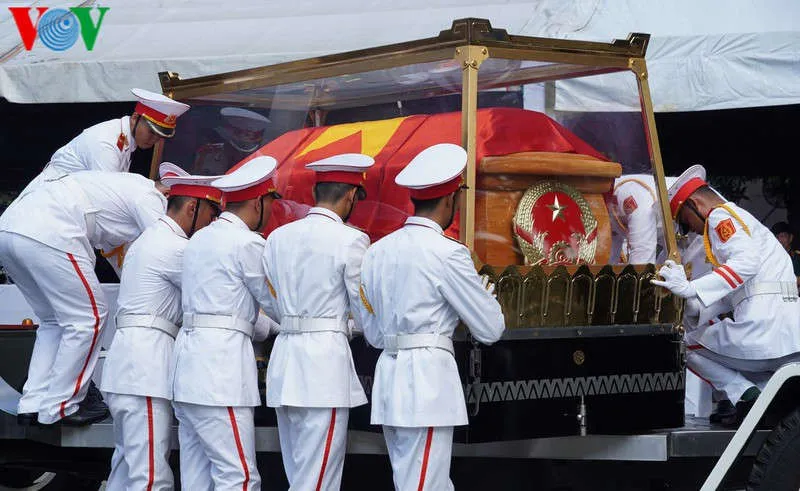 anh: le truy dieu, tien dua nha tinh bao tran quoc huong hinh 15