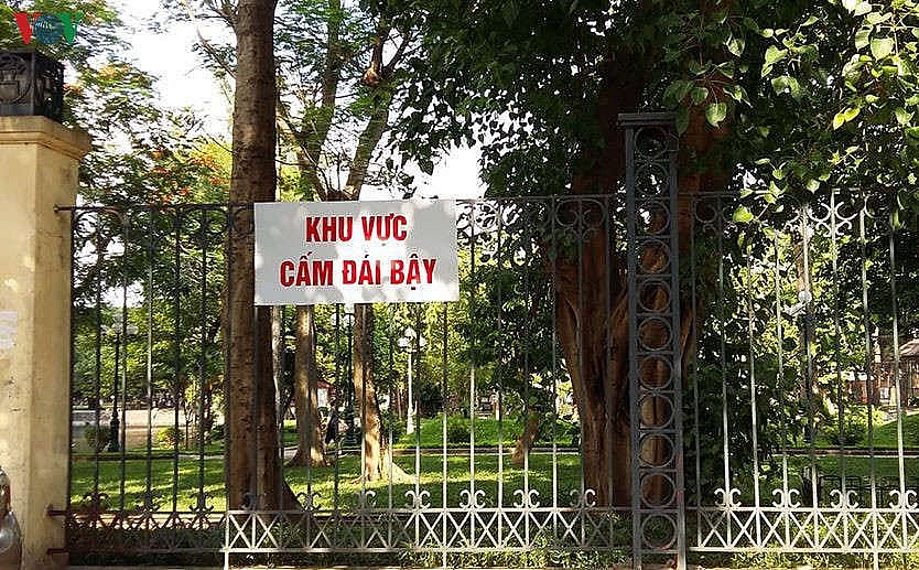 Tè bậy nơi công cộng: Đánh mạnh vào “nồi cơm” của người vi phạm!