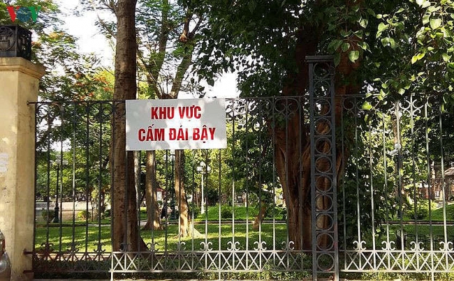 Tè bậy nơi công cộng: Đánh mạnh vào “nồi cơm” của người vi phạm!