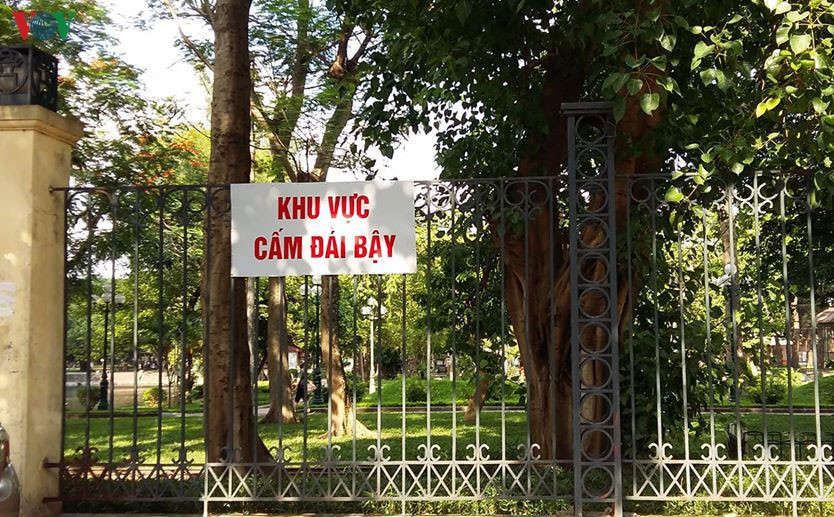 te bay noi cong cong: danh manh vao