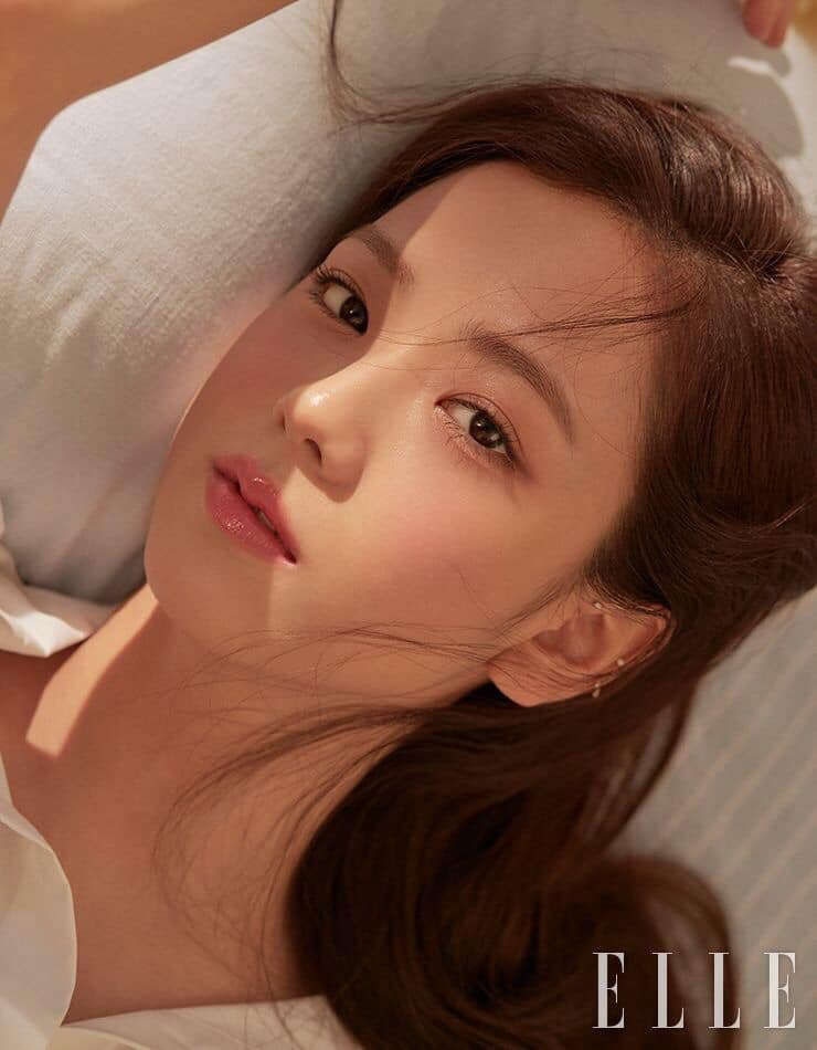 Jisoo (BlackPink) đẹp cực phẩm với lối trang điểm trái cây mọng nước là xu hướng của mùa hè này tại Hàn Quốc - Ảnh 2