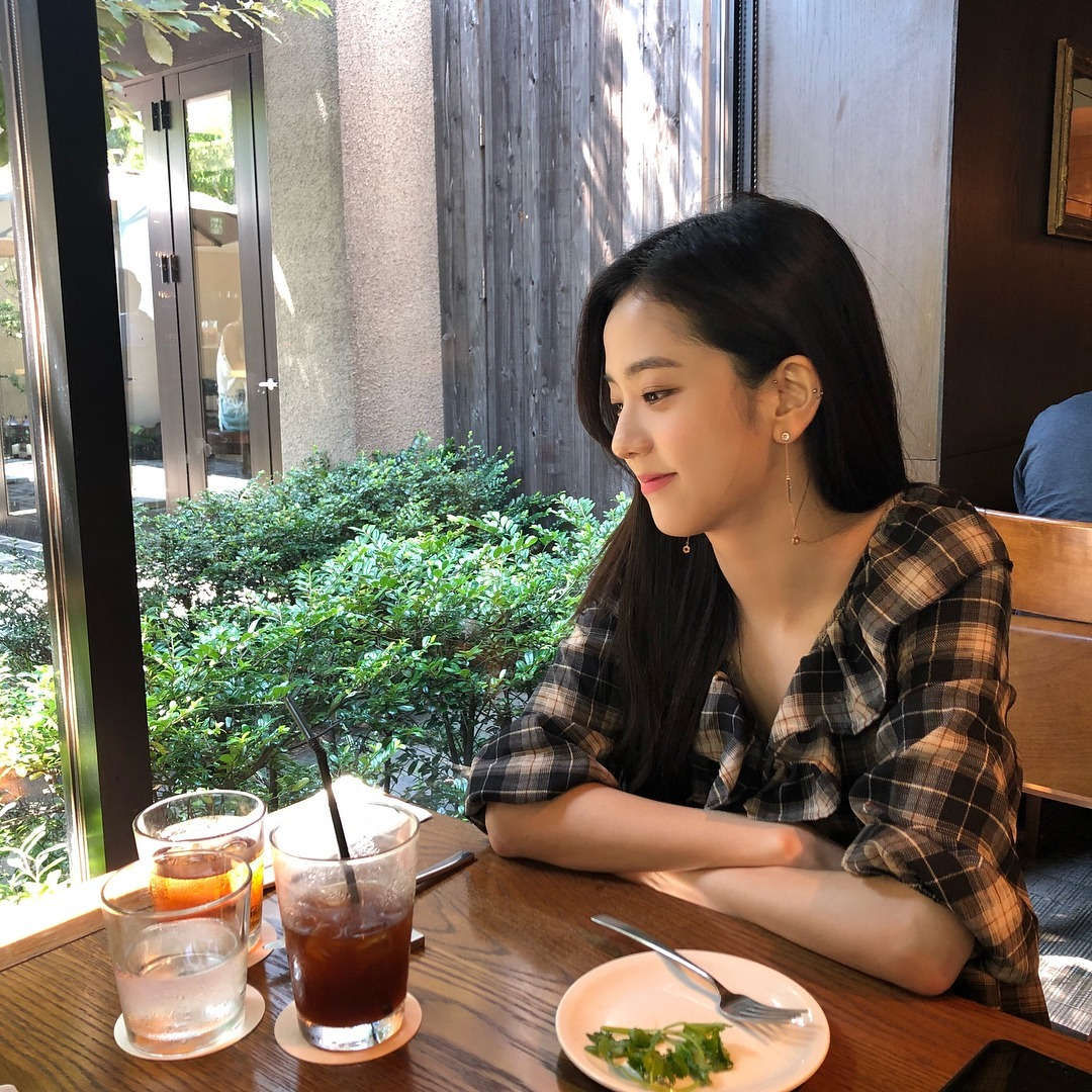 4 idol Hàn có style đời thường đặc trưng - Ảnh 11