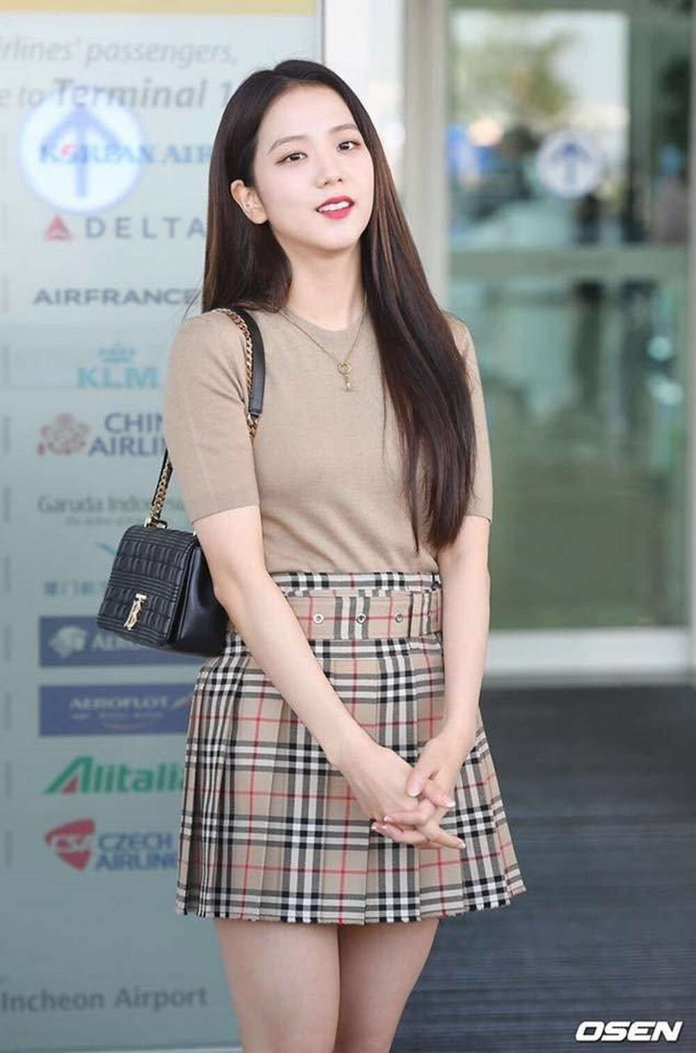 4 idol Hàn có style đời thường đặc trưng - Ảnh 14