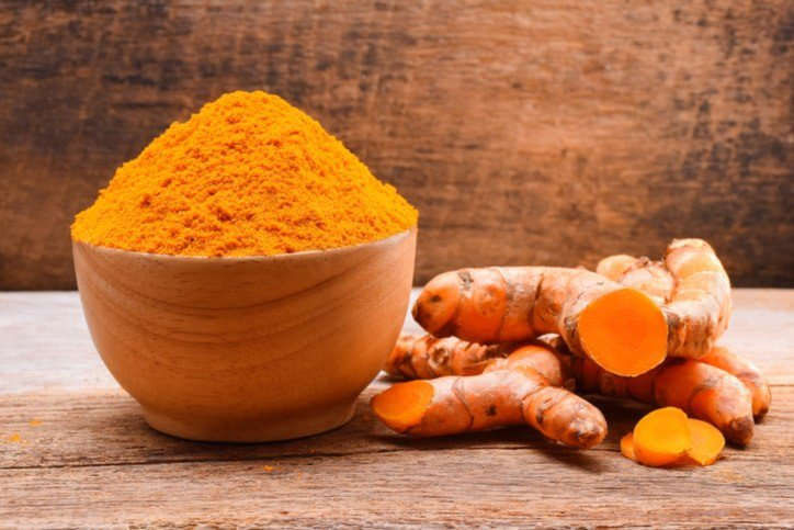 Cách làm rượu gừng nghệ hạt gấc giúp lấy lại làn da, vóc dáng cho mẹ sau sinh - Ảnh 1 cach-lam-ruou-gung-nghe-hat-gac-2