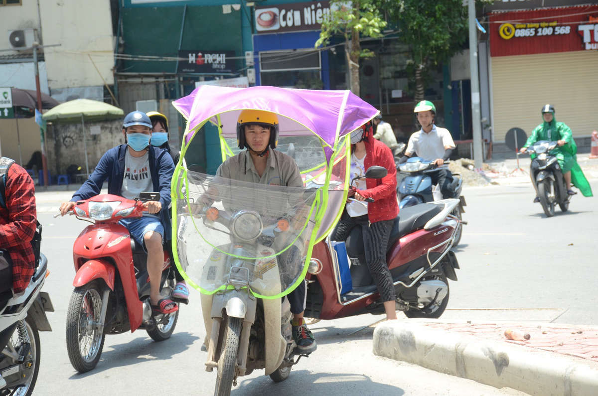 Nắng nóng đặc biệt gay gắt tiếp tục thiêu đốt miền Bắc ngày cuối tuần - 1