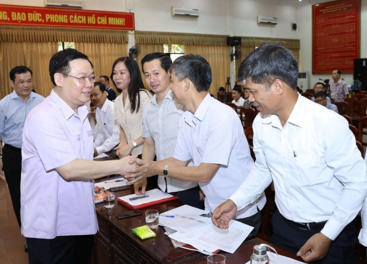 Bí thư Thành ủy Vương Đình Huệ trao đổi với lãnh đạo, cán bộ huyện Thường Tín