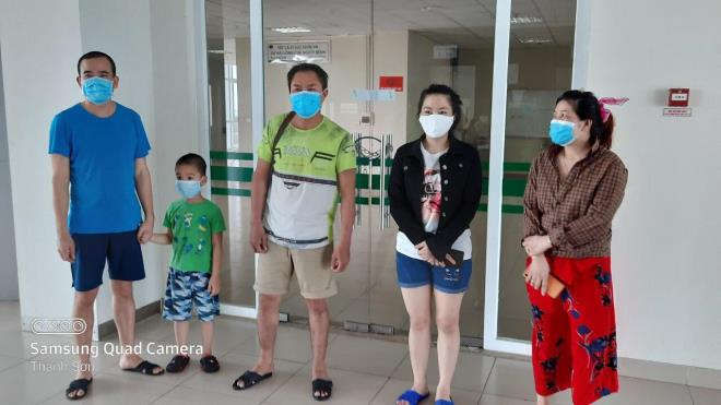 Bé trai 6 tuổi mắc COVID-19 khỏi bệnh - 1