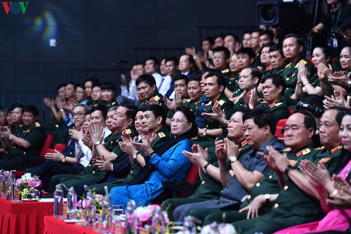 chu tich quoc hoi du chuong trinh