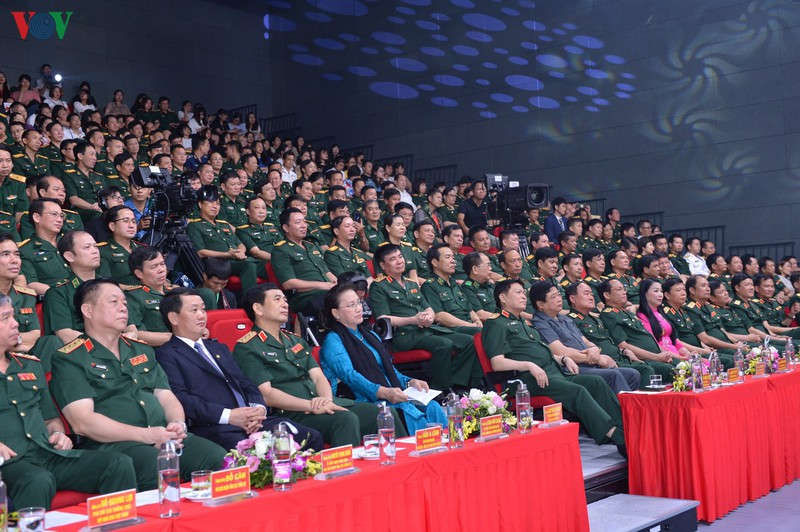chu tich quoc hoi du chuong trinh