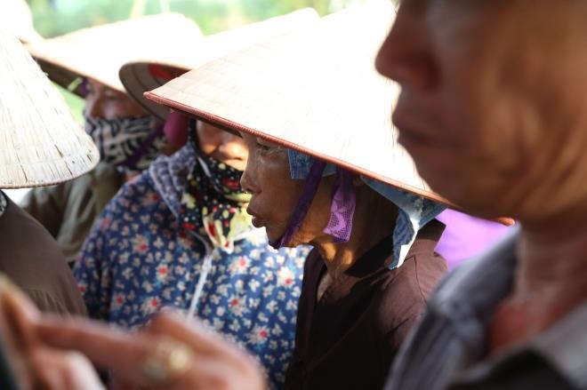 Đám tang lặng lẽ, vắng bóng người thân của bé trai bị mẹ bỏ rơi dưới hố ga - 2