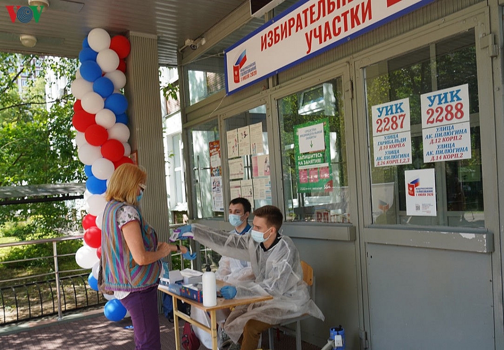 Người dân Nga tích cực đi bỏ phiếu về Hiến pháp sửa đổi