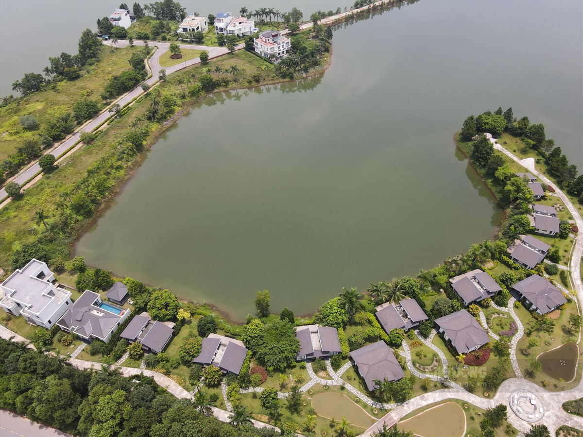 Khu biệt thự v&agrave; vui chơi giải tr&iacute; Đại Lải - Paradise Đại Lải Resort) do C&ocirc;ng ty cổ phần đầu tư x&acirc;y dựng v&agrave; thương mại Nhật Hằng l&agrave;m chủ đầu tư.