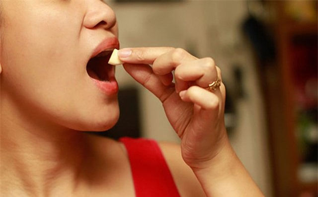 3 cách ăn tỏi biến nó từ 'thần dược' vạn người mê thành chất gây ung thư nguy hiểm - Ảnh 3 3 cách ăn tỏi biến nó từ 'thần dược' vạn người mê thành chất gây ung thư nguy hiểm - Ảnh 3