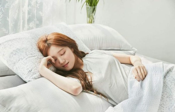 Cột tóc hai sừng nhí nhảnh, Dương Mịch cũng không thể “ăn gian” tuổi tác vì làn da nhăn nheo - Ảnh 8